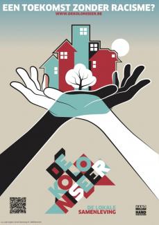 Poster dekoloniseer de lokale samenleving met 2 handen en een huis bovenaan.